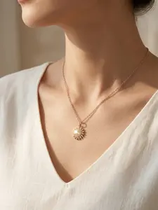 Women's Sunflower Pendant Necklace, Fashionable and Unique Jewelry, Stylish Accessory for Everyday Wear, Perfect Gift Idea