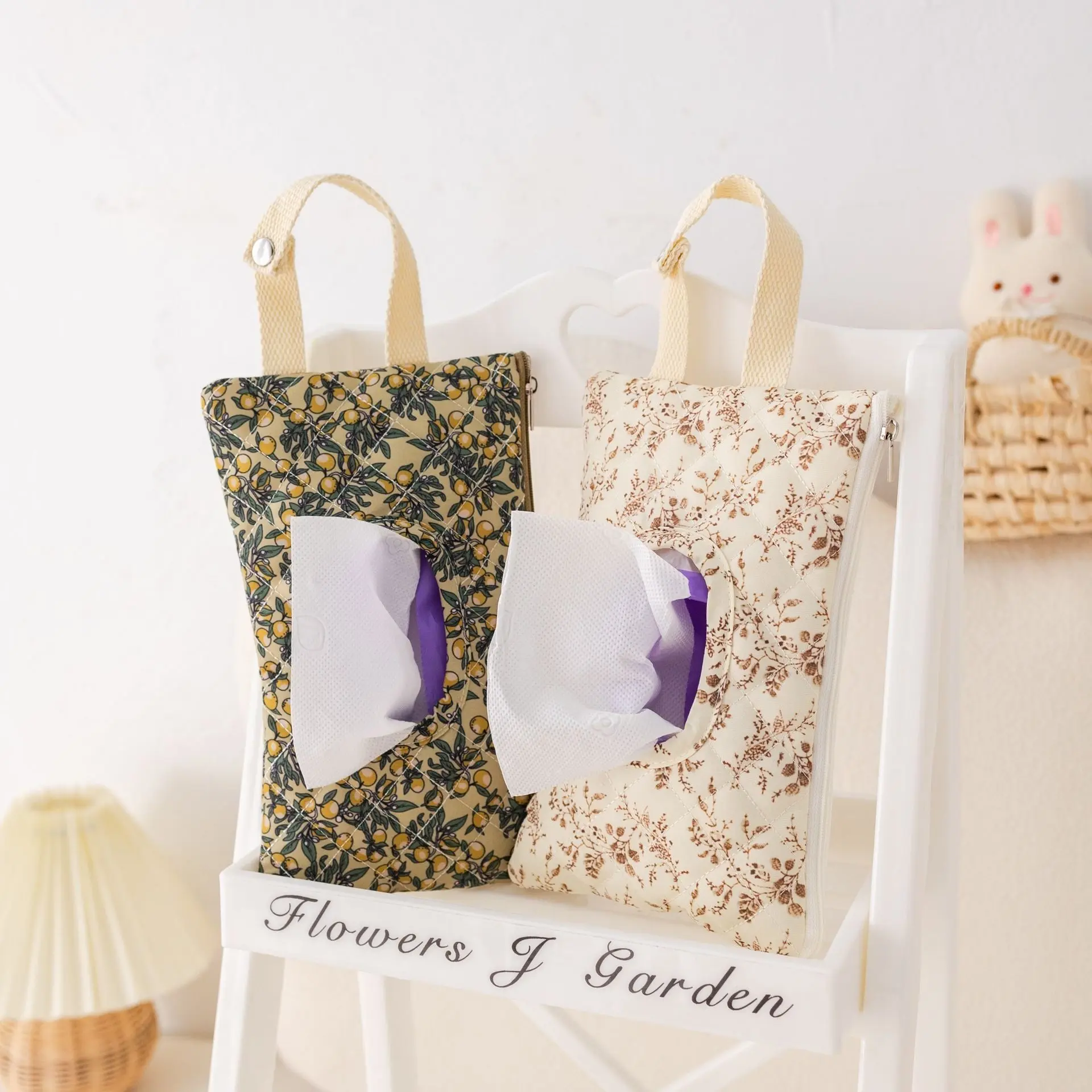 Beige Textured Floral Heart Shape Artificial Leather Wet Wipe Bag - 15*26cm Hanging Multi-Use Home Organizer Pouch, Lightweight Portable, Car & Home Cabinet Tissue Storage, Convenient for Daily Essentials, Cabinet Storage, Car, Home Cabinet Storage
