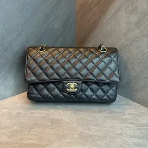 Pre-owned CHANEL SN26 medium caviar gold hardware