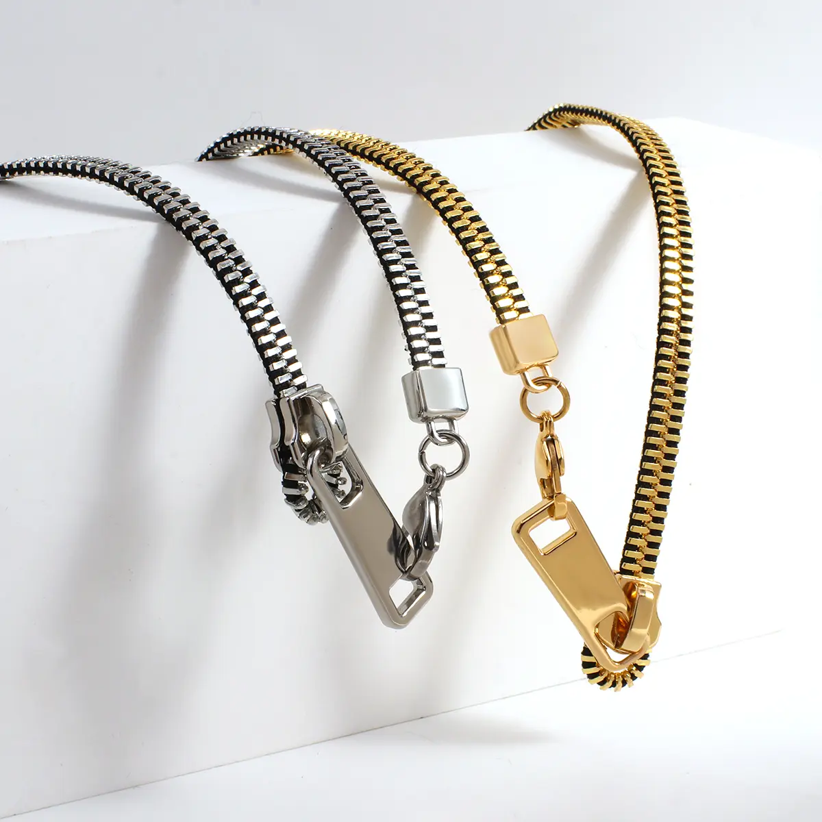 Female Long Stainless Steel Silver Zipper Pendant Necklace - Single Pack, Adjustable Chain, Hip Hop Style Jewelry Accessory for Daily Fashion & Special Occasions
