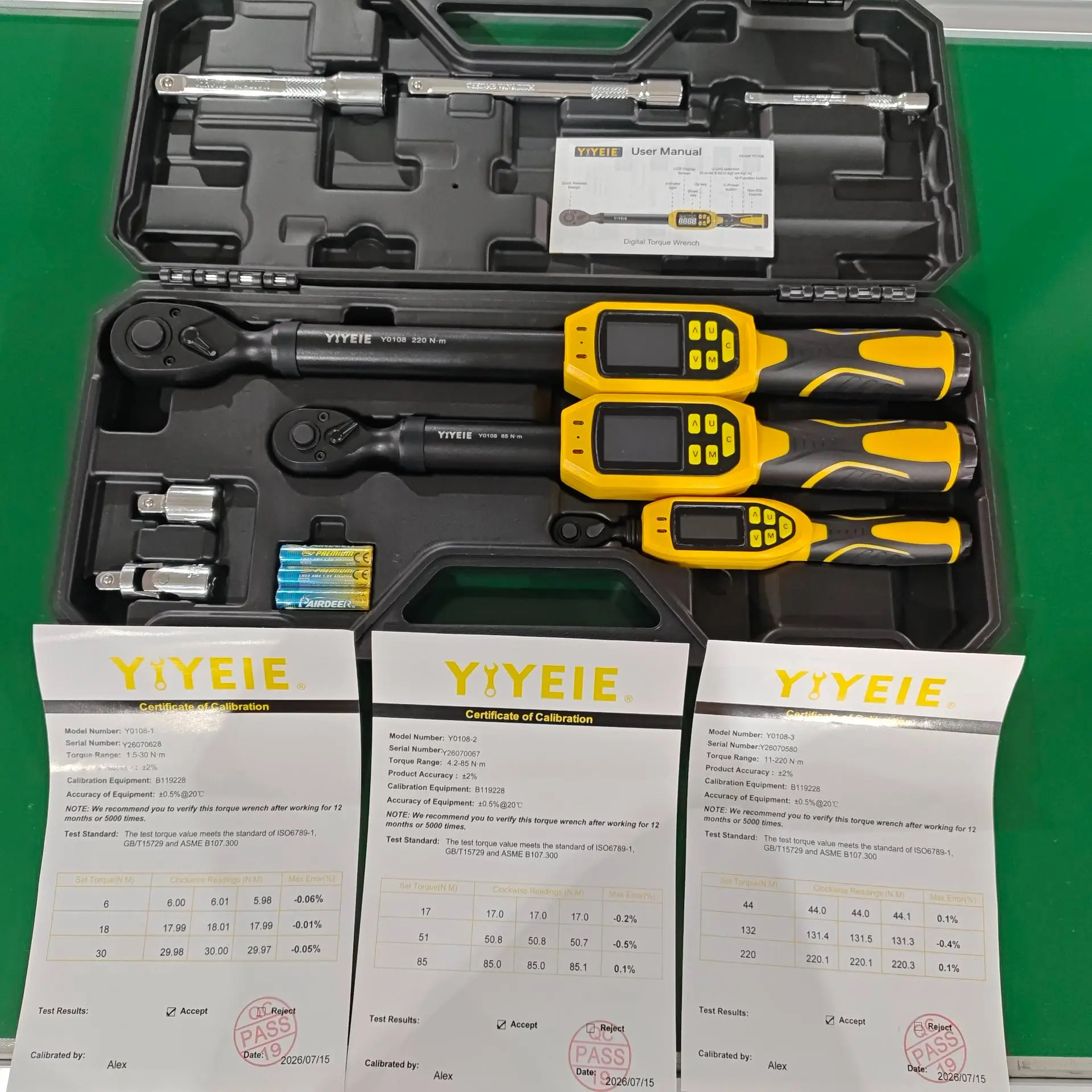 YIYEIE 8-Piece High-Precision Digital Torque Wrench Set - 1/2"-3/8"-1/4" Smart Drives, 72-Tooth Ratchet, Buzzer & LED Dual Alerts for Car Repair, Motorcycle Maintenance