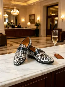 Men's Plus Size Loafers Leopard Print Buckle Metal Decor Leopard Print Upper Easy Slip-On Eye-Catching Party Street Wear Shoes