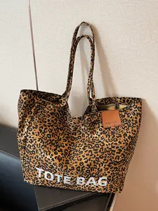 Lazy style and trendy leopard print tote bag, casual and versatile shoulder bag, fashionable and stylish shoulder commuter bag, student commuting storage bag, suitable for commuting, daily matching and other scenarios, Fashionable Patterned Bag