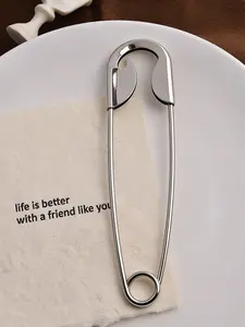 A minimalist-style metal large safety pin hairpin, Hair Clip, suitable for daily wear, vacation dates, and other occasions, and also a delightful and exquisite small gift.