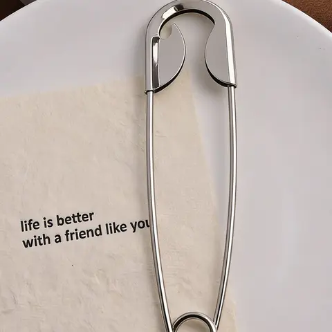 A minimalist-style metal large safety pin hairpin, Fashion Hairpins, Hair Clip, Hair Clips Metal, suitable for daily wear, vacation dates, and other occasions, and also a delightful and exquisite small gift.