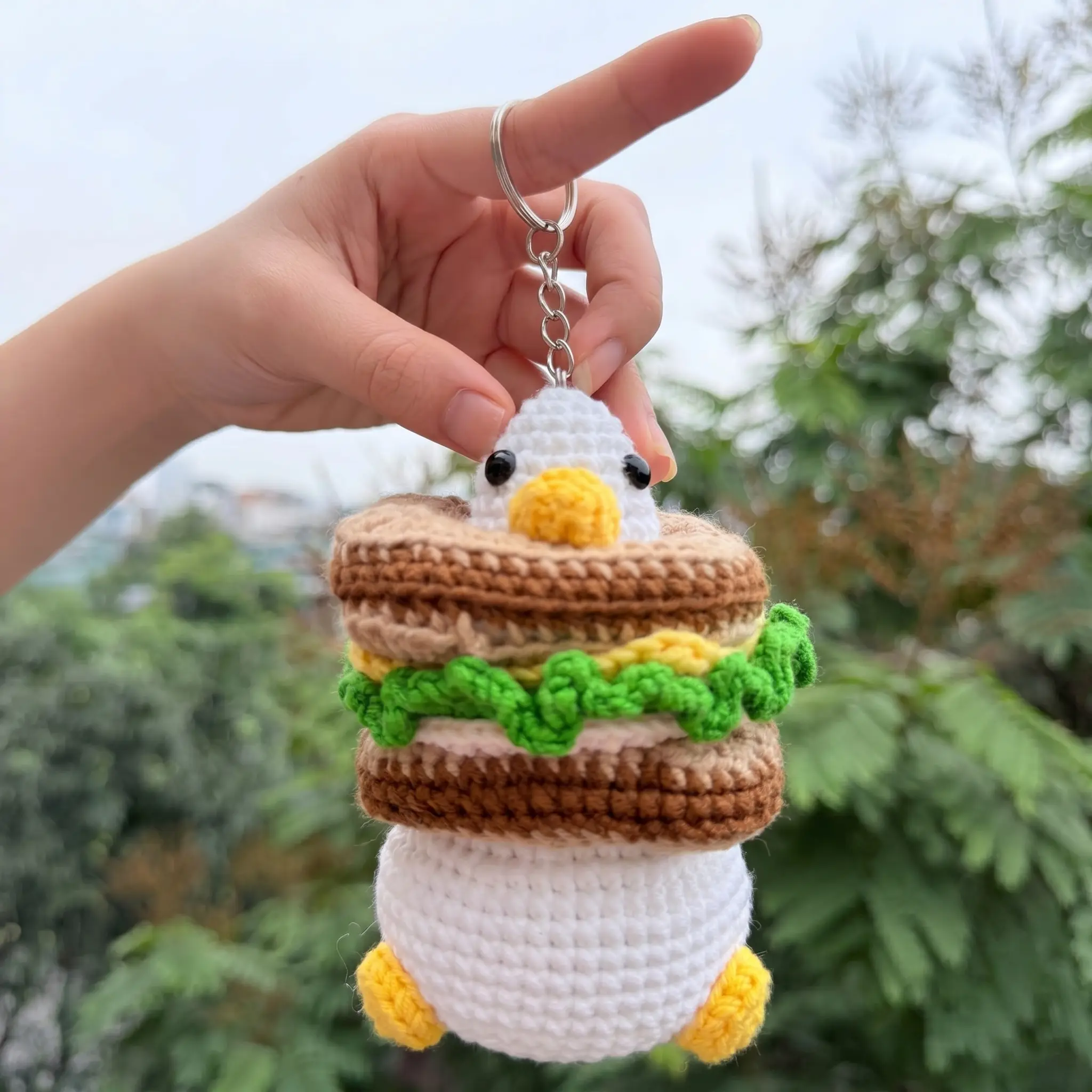 Funny Duck Burger Crochet Keychain, Cute Handmade Amigurumi Duck Plush, Kawaii Food Bag Charm, Gift for Duck Lovers