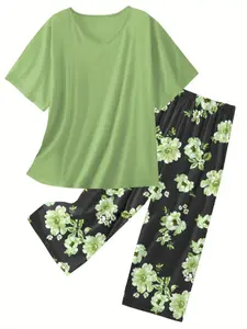 【Plus Size】 Floral Print Tee & Capri Pants Loungewear Set, Casual Comfy V Neck Short Sleeve T-Shirt & Pants PJ Set, Women's Sleepwear for Summer, Pajama, Soft Casual Pajamas