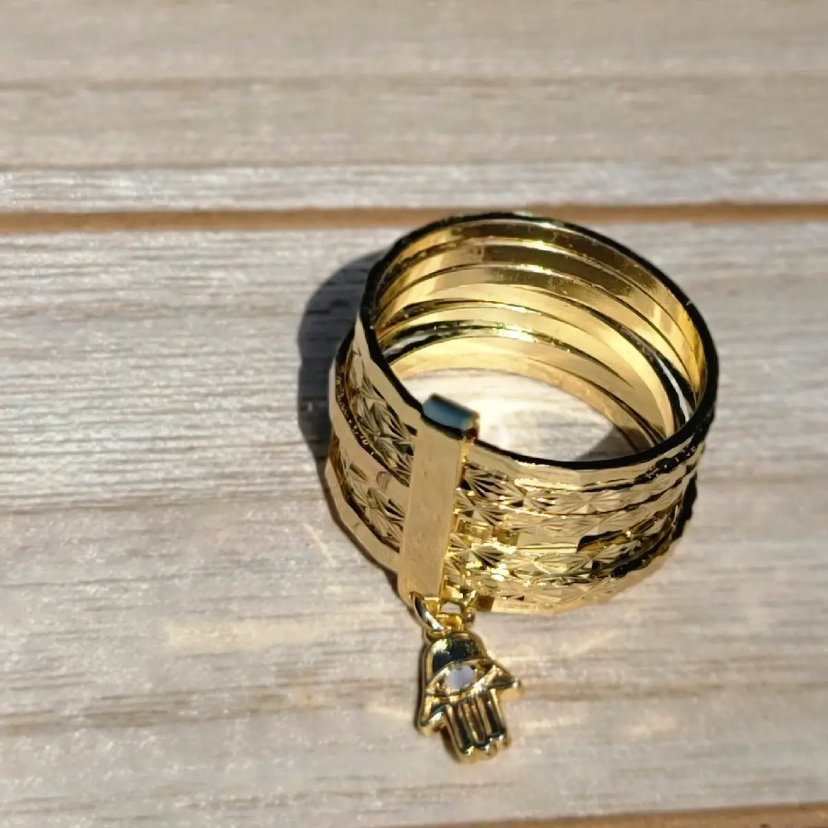 Mano anillo color oro  gold plated
