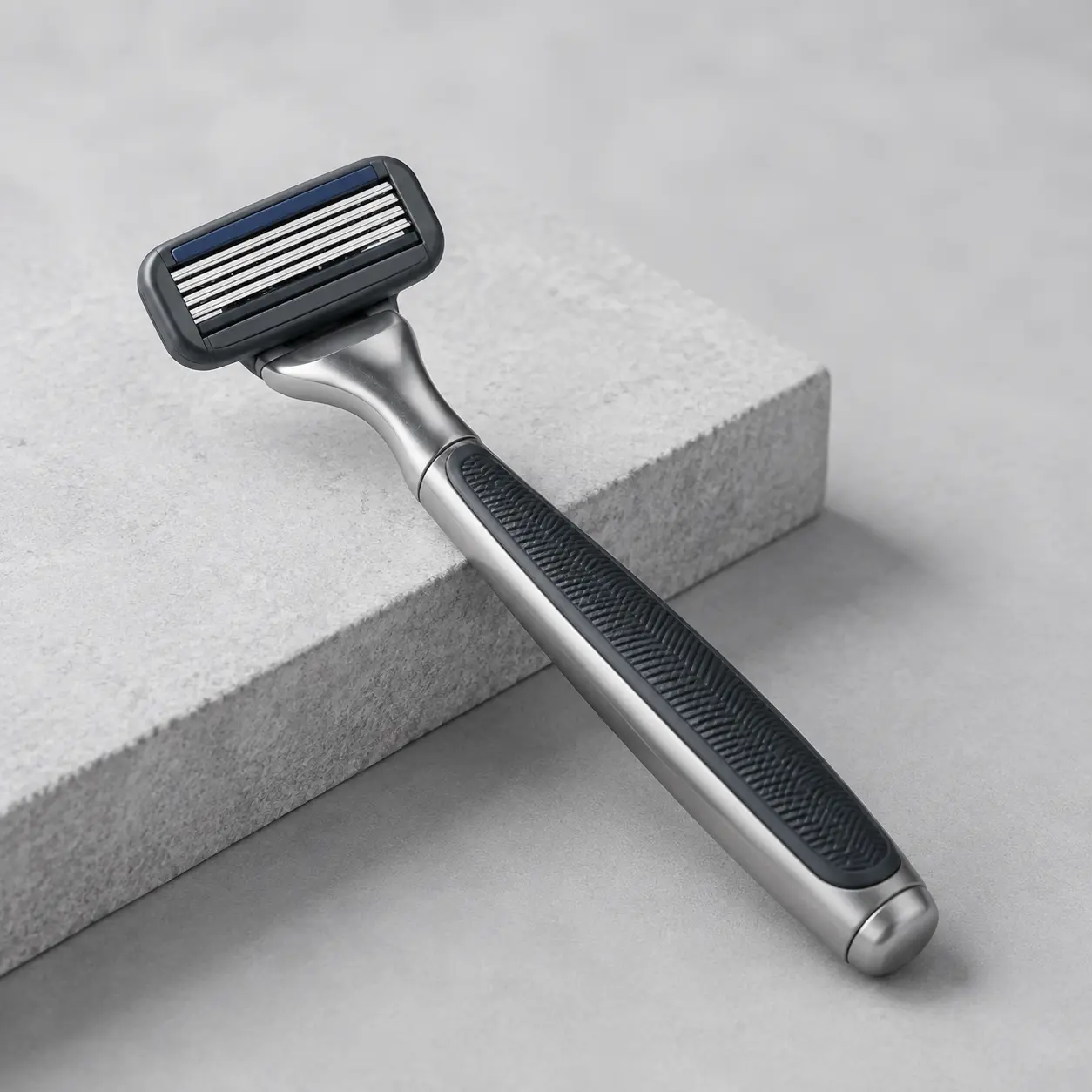 Premium 5-Blade Manual Razor with Ergonomic Non-Slip Handle for a Smooth, Comfortable Shave