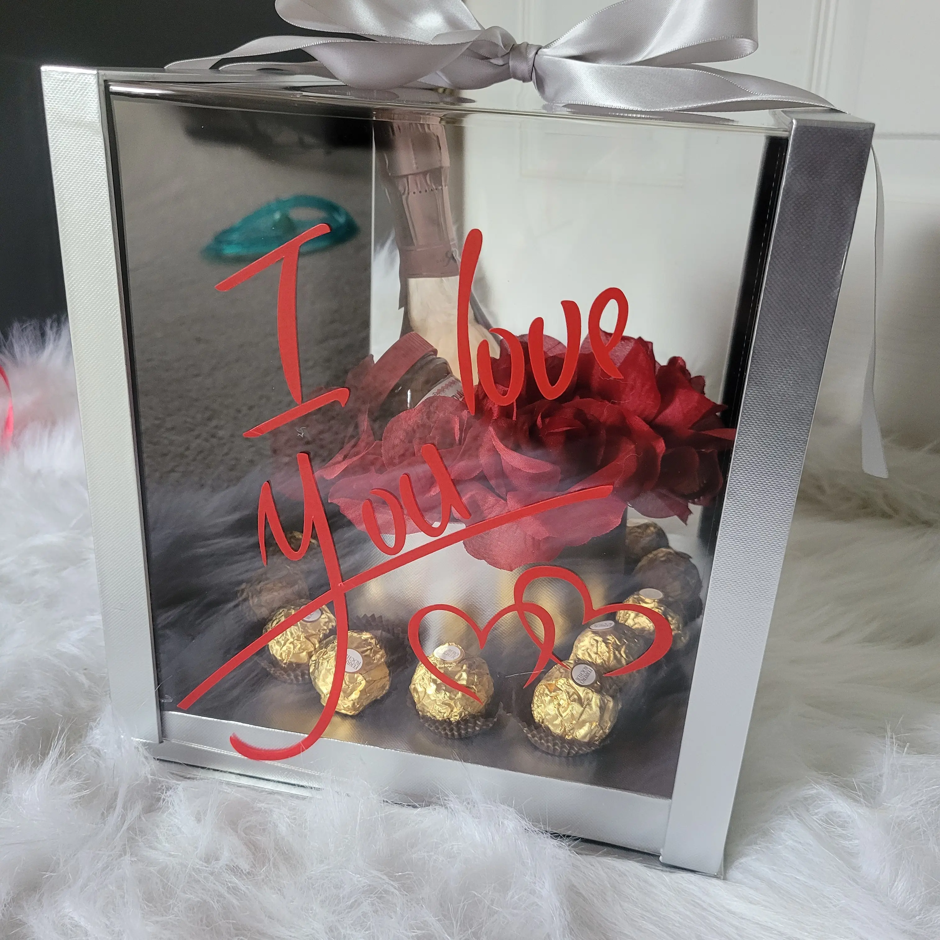 Luxury Square Flower Gift Acrylic Transparent Lining Waterproof 24.2x24.2x21cm with Roses Ferrero Balloons for Elegant Arrangements