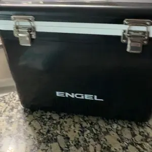 Engel 19 Quart Drybox/Cooler and Small Hard Shell Lunchbox