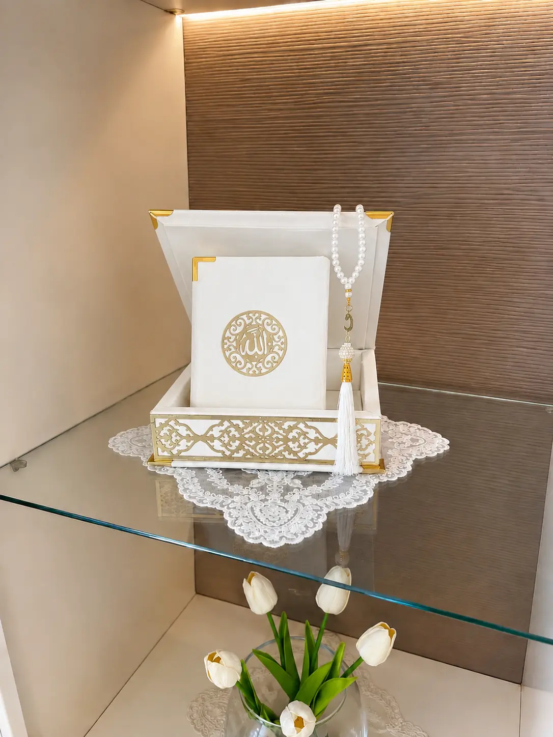 High Quality Portable Unisex Islamic Gift Set - Velvet-Covered 17x13 cm Quran, Pearl Tasbih in 23x23x5 cm Wooden Decorative Box, Customizable Gift for Muslim Eid Ramadan