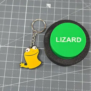 Golden Lizard Keychain - TikTok Lizard Meme Alien Gecko Bag Charm - Funny Animal Meme Gift - Reptile Keyring 42x36mm 3D Printed PLA Plastic with Metal Keyring