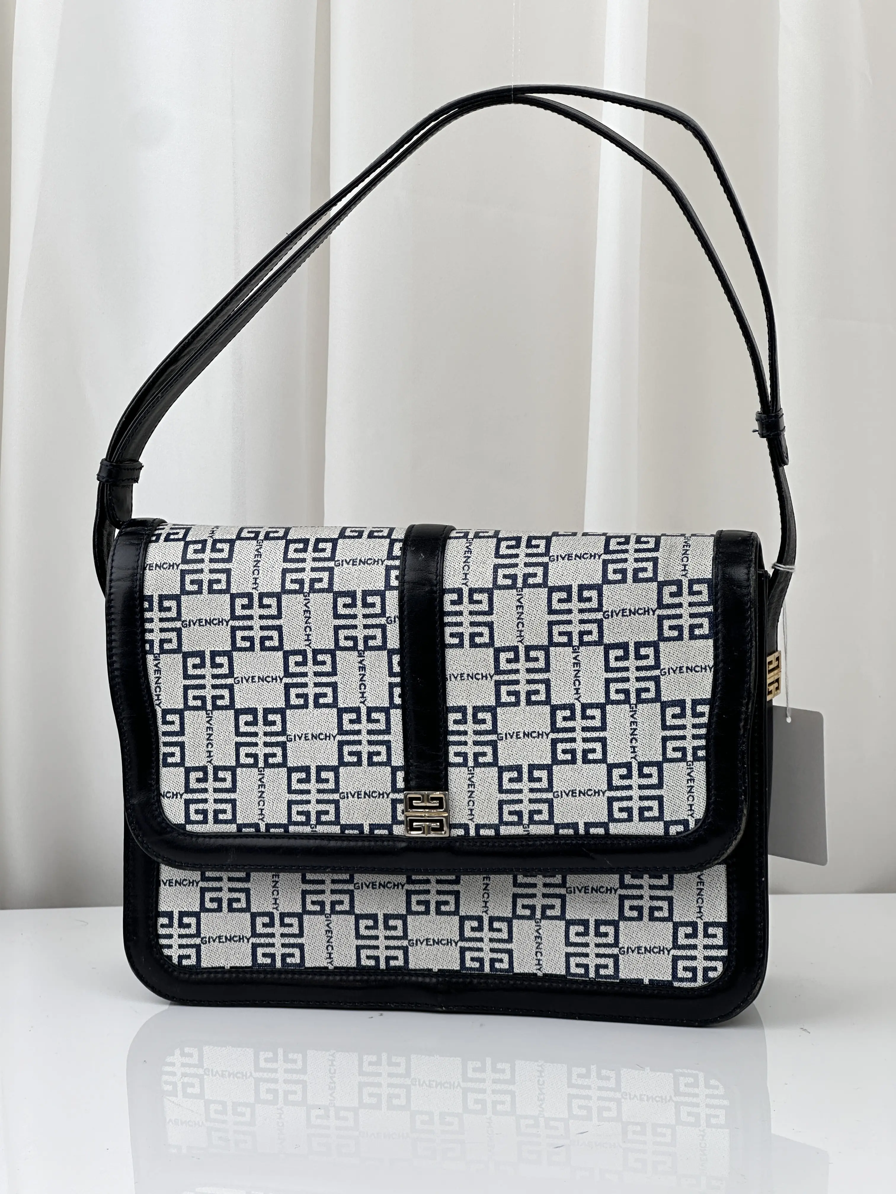 Pre-owned GIVENCHY canvas Shoulder Bags 2 Way Shoulder Bag with 4G Logo, MR15062026B616