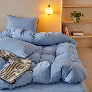 Minimalist Striped Jacquard Duvet Cover Set (2 or 3 pieces, filling not included). Soft, comfortable, and breathable bedding made of polyester. Includes pillowcases. A romantic gift suitable for any season, perfect for holidays or birthdays. All Seasons