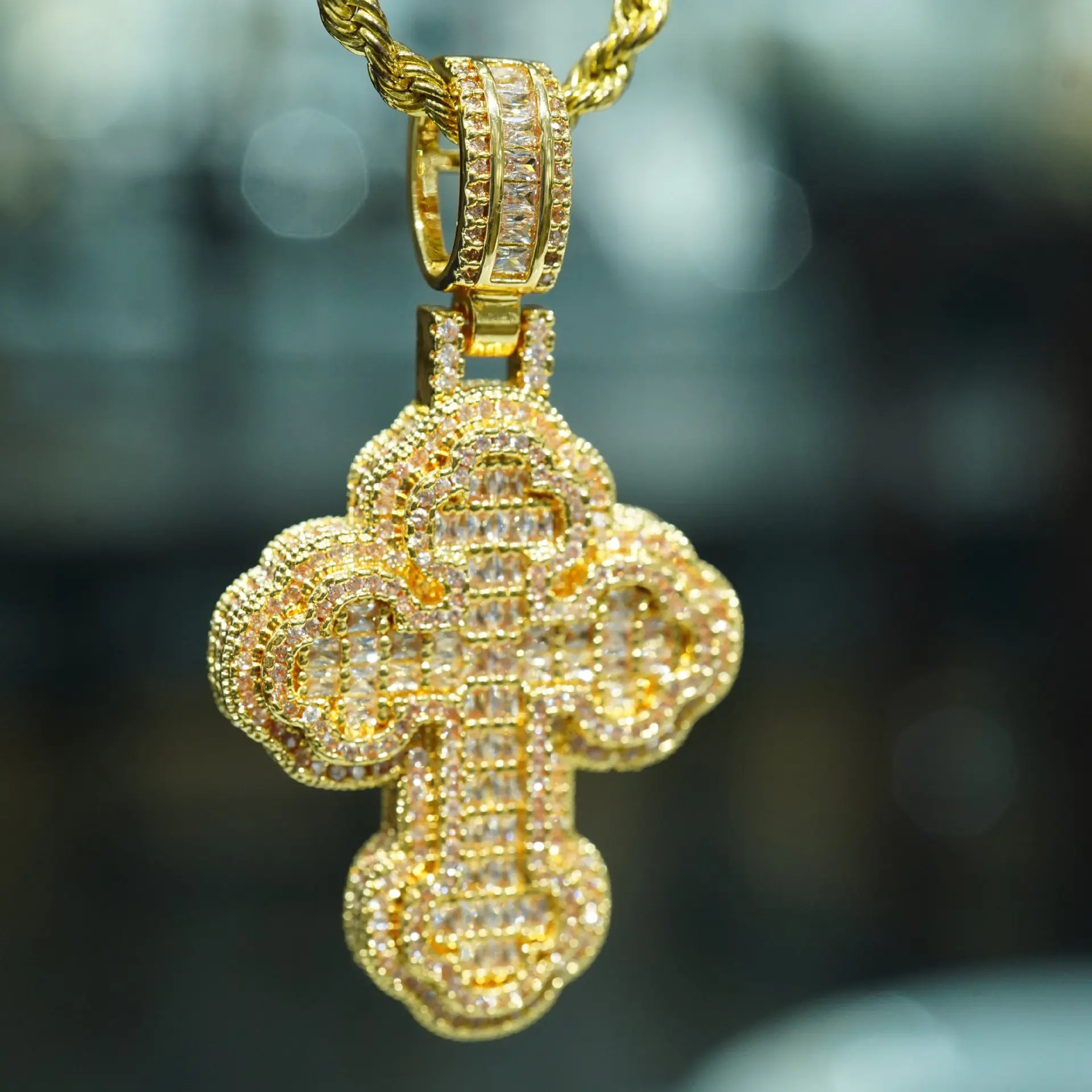Male 4-Leaf Clover Cross Necklace, 24-Inch Gold-Plated Stainless Steel Long Twist Chain & Link, Iced Zircon Hip-Hop Bling Costume Fashion Jewelry Pendant, Distinctive Four-Leaf Clover Cross Design, Four-Leaf Clover Cross