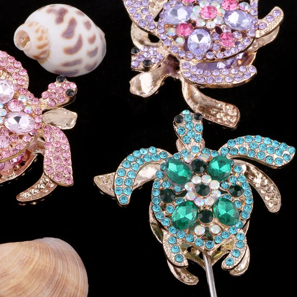 2pcs Ocean Themed Stuff Jewelry DIY Bead Diamond Turtle Bead Set, Colorful Crystal Charms with Gold Accents, Adjustable Beaded Animal Design for Pen Keychain & Phone Chain, Gold-Plated Hair Claw Clip Included, Gift for Friends Any Occasion