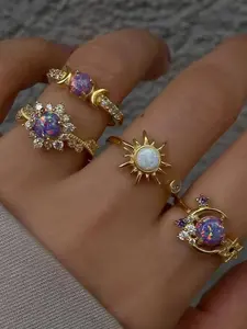 Boho Star and Moon Rings, 4pcs Golden Plated, Rhinestones Ring, Elegant Rhinestone Ring, Boho and Sexy Style, Ideal for Daily and Party Occasions, Elegant Fashion Rings