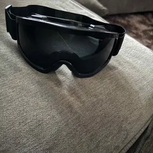 Unisex One-Piece Large-Frame Ski Goggles: Day-Night Versatile Lens, Padded Windproof Fit for Skiing/Snowboarding, High-Definition Anti-Fog Shades for Mountaineering & Winter Adventures