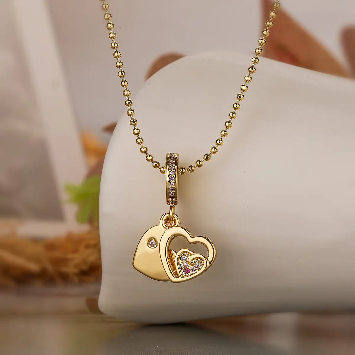 Personalized heart-shaped necklace, double heart-shaped creative gift necklace for girls ladies