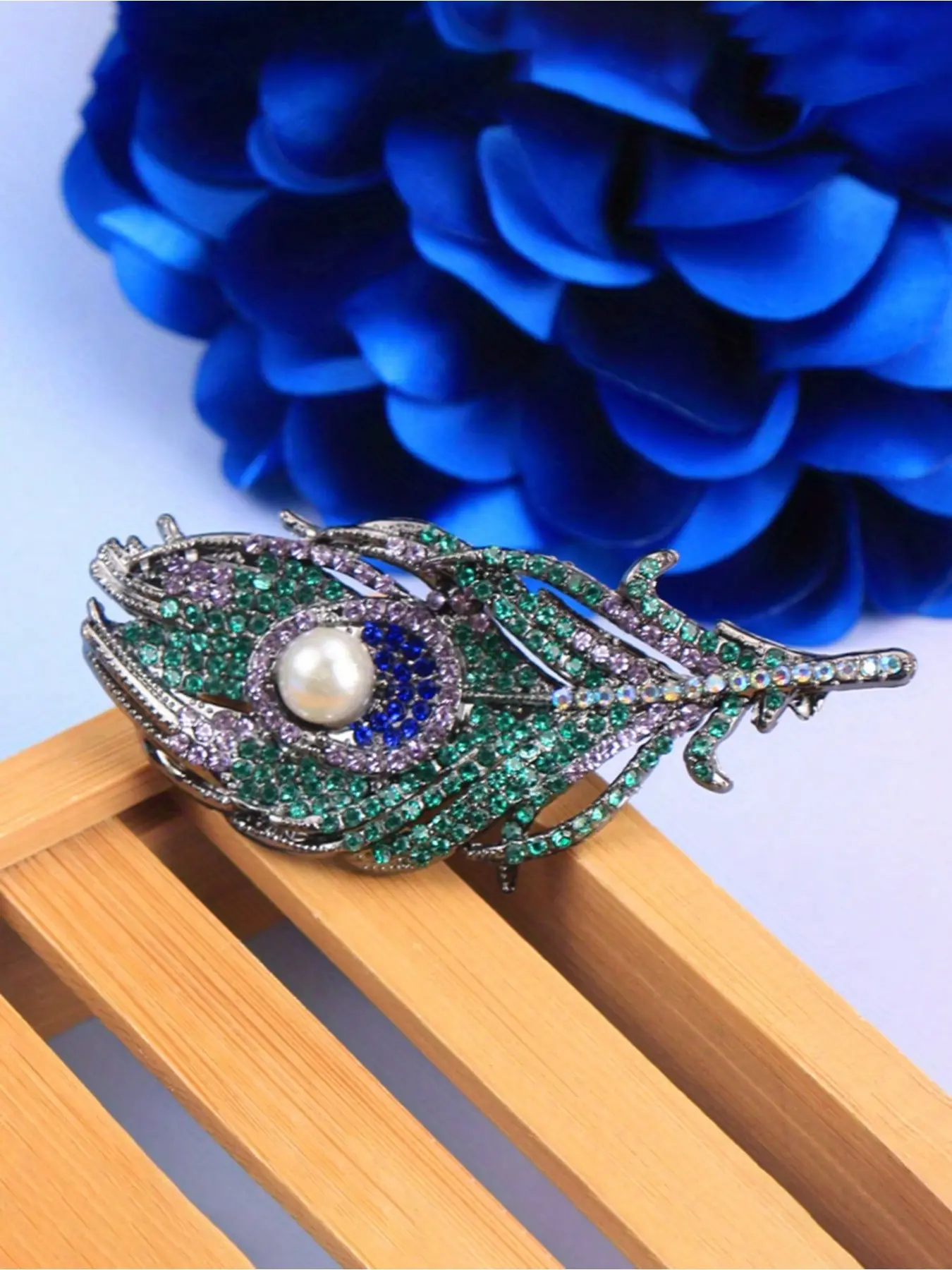 Baroque-style exquisite feather design brooch for men and women, jewelry accessory, Brooch Pin, Jewellery