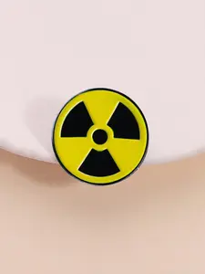Nuclear Radiation Warning Badge, Apocalypse Wasteland Style Round Radiation Symbol, Cyberpunk Trend Fashion Accessory for Survival Games, Outfit