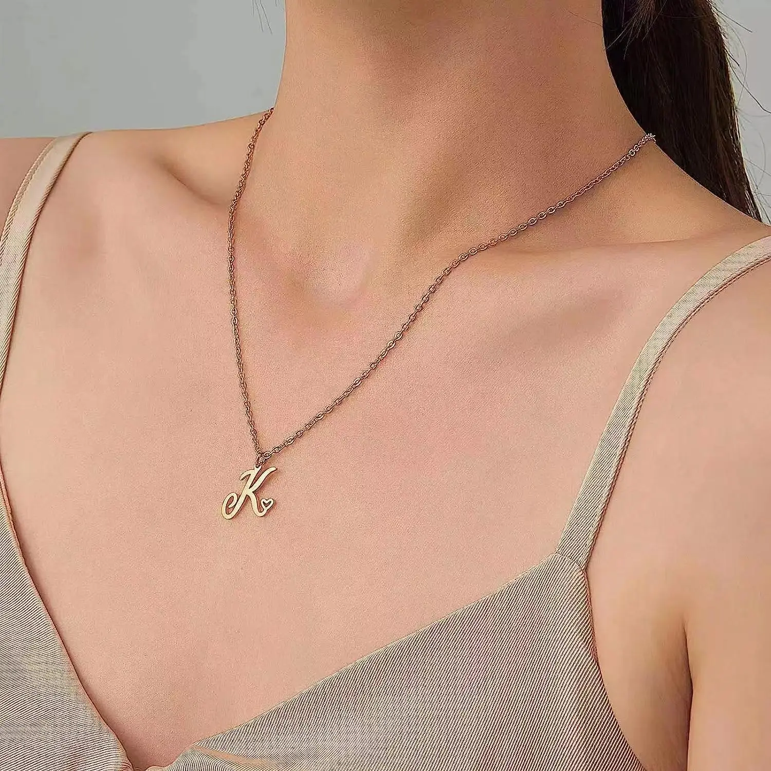 Elegant Jewelry 26 Letter Heart Necklace with Simple and Fashionable English Pendant Collarbone Chain