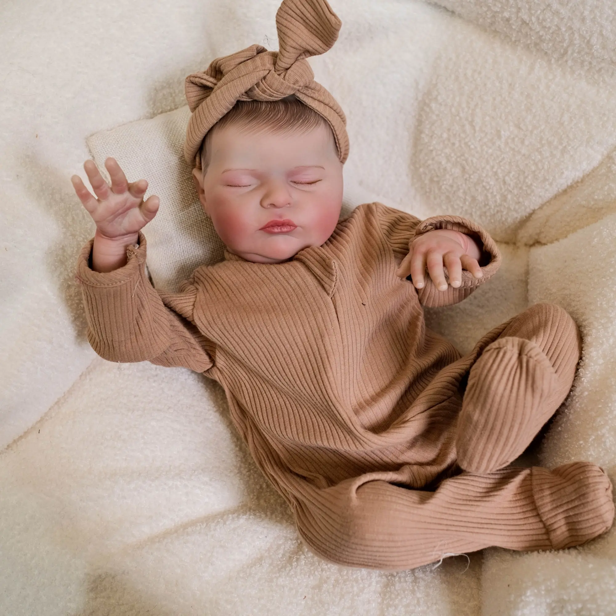 Lovely Realistic Reborn Baby Doll Girl 19 inch 48 cm Soft Vinyl Cloth Body Real Look Baby Doll Newborn Doll Toy for Ages 3+