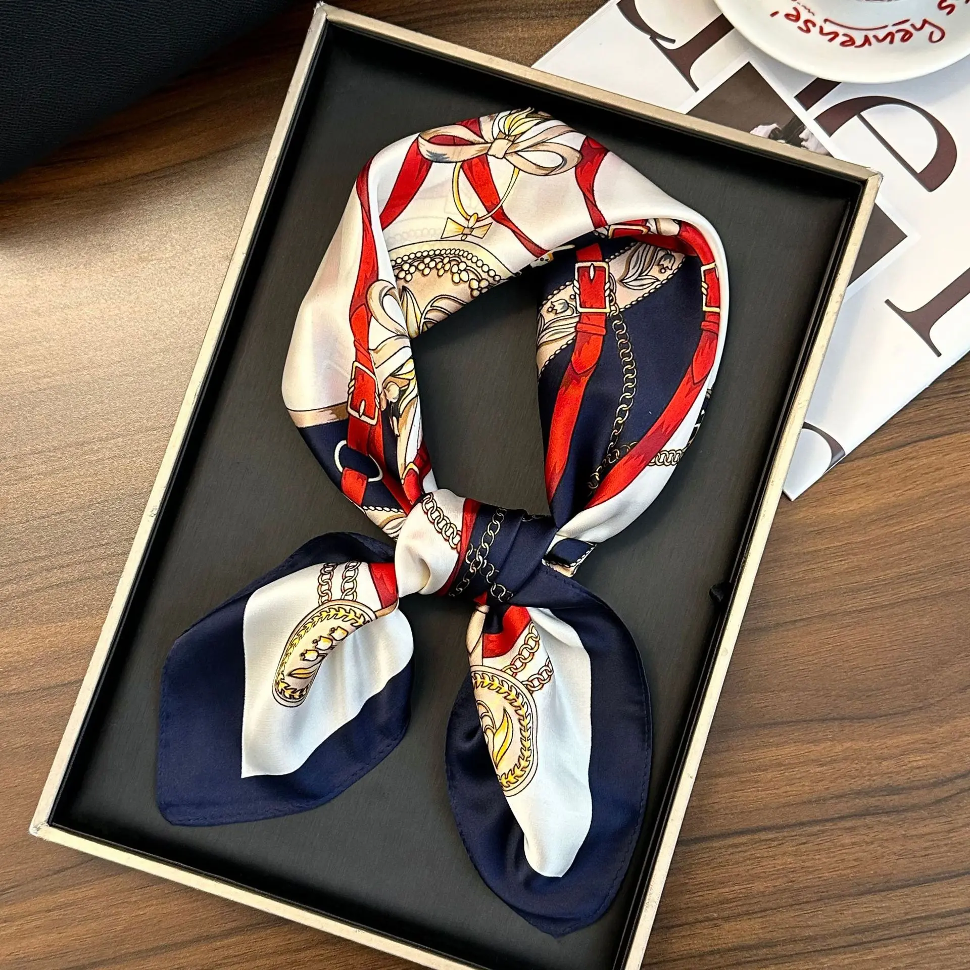 Blue and red chain buckle