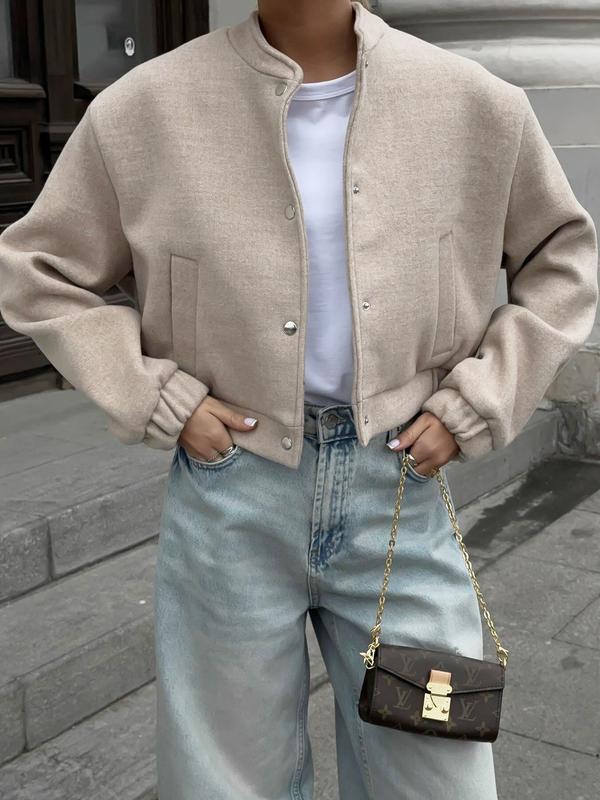 Women's casual jacket, stylish and comfortable design, perfect for everyday wear, a versatile fashion staple for spring and autumn.