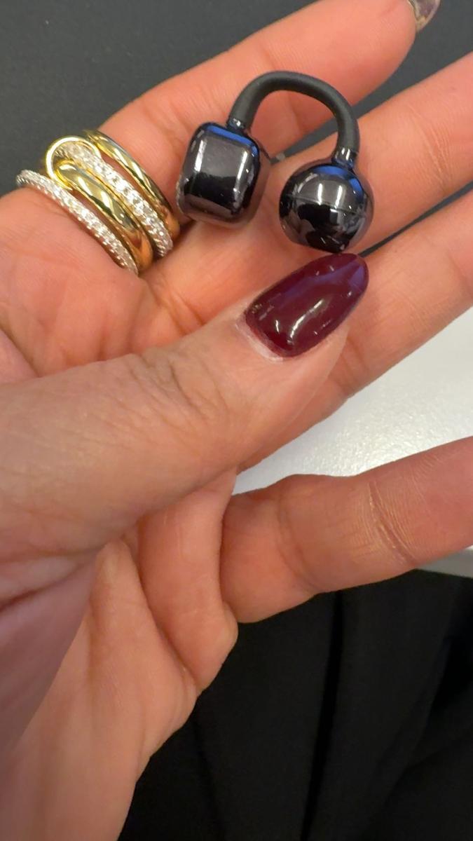 Item: Black(Earphones Only)