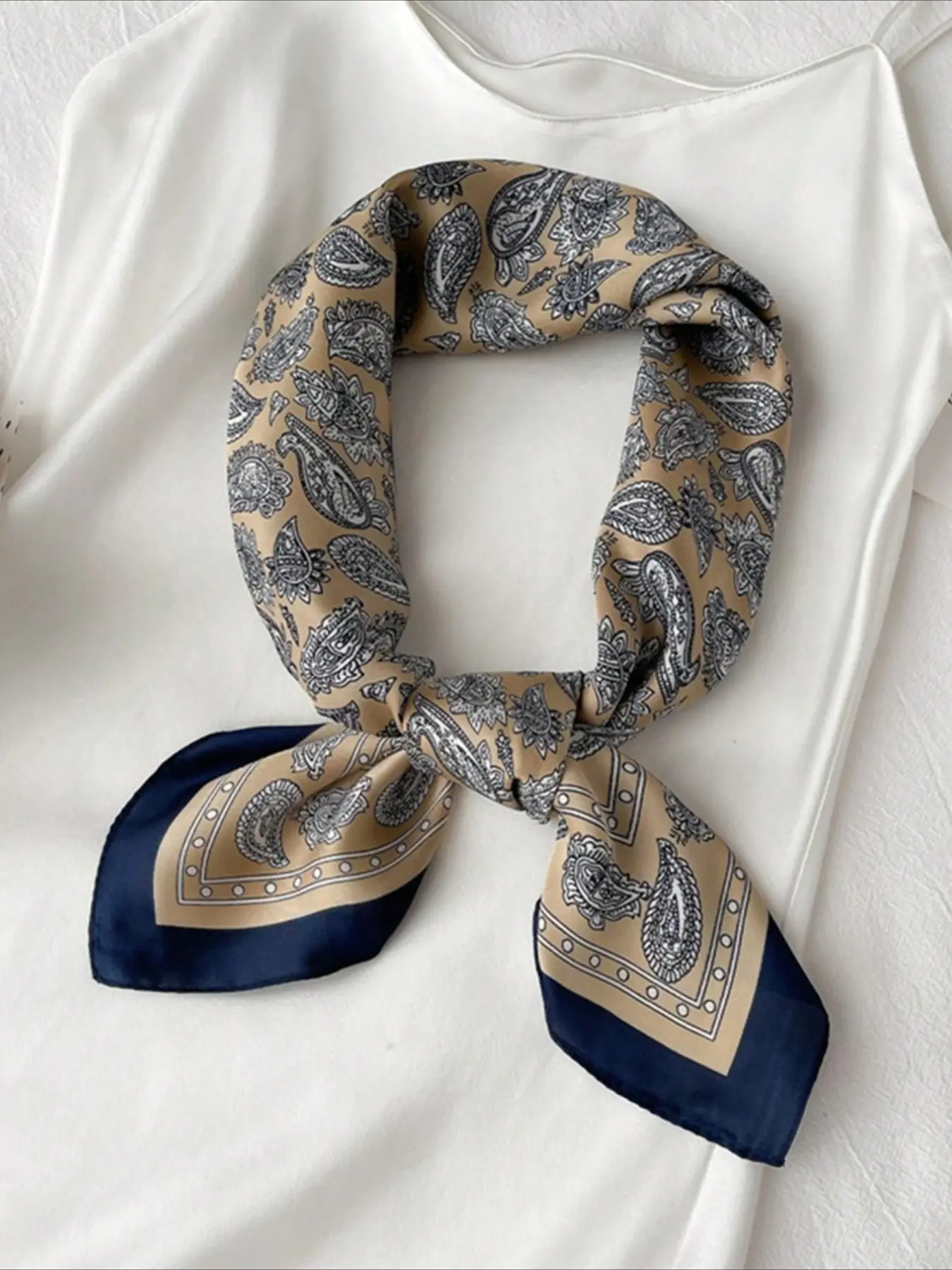 1pc Men Paisley Printed Imitation Silk Bandana Neckerchief, Men Scarf Suitable For Casual, Outdoor, Music Festival, Business Negotiation, Street Fashion, Etc., Casual Soft Scarf