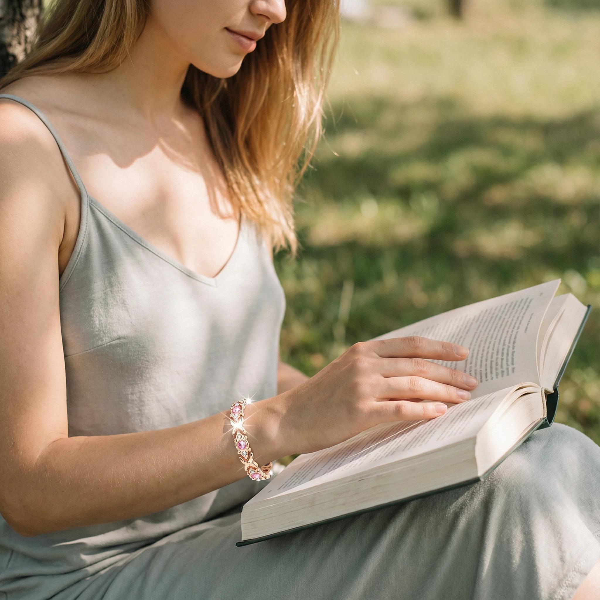 Energy Magnet Bracelet for Women, Magnetic Eco-Friendly Alloy Bracelet with Sparkling Rhinestones, Adjustable Fashion Metal Wristband, Modern Trendy Jewelry, Ideal Valentine's Day Christmas Gift for Her