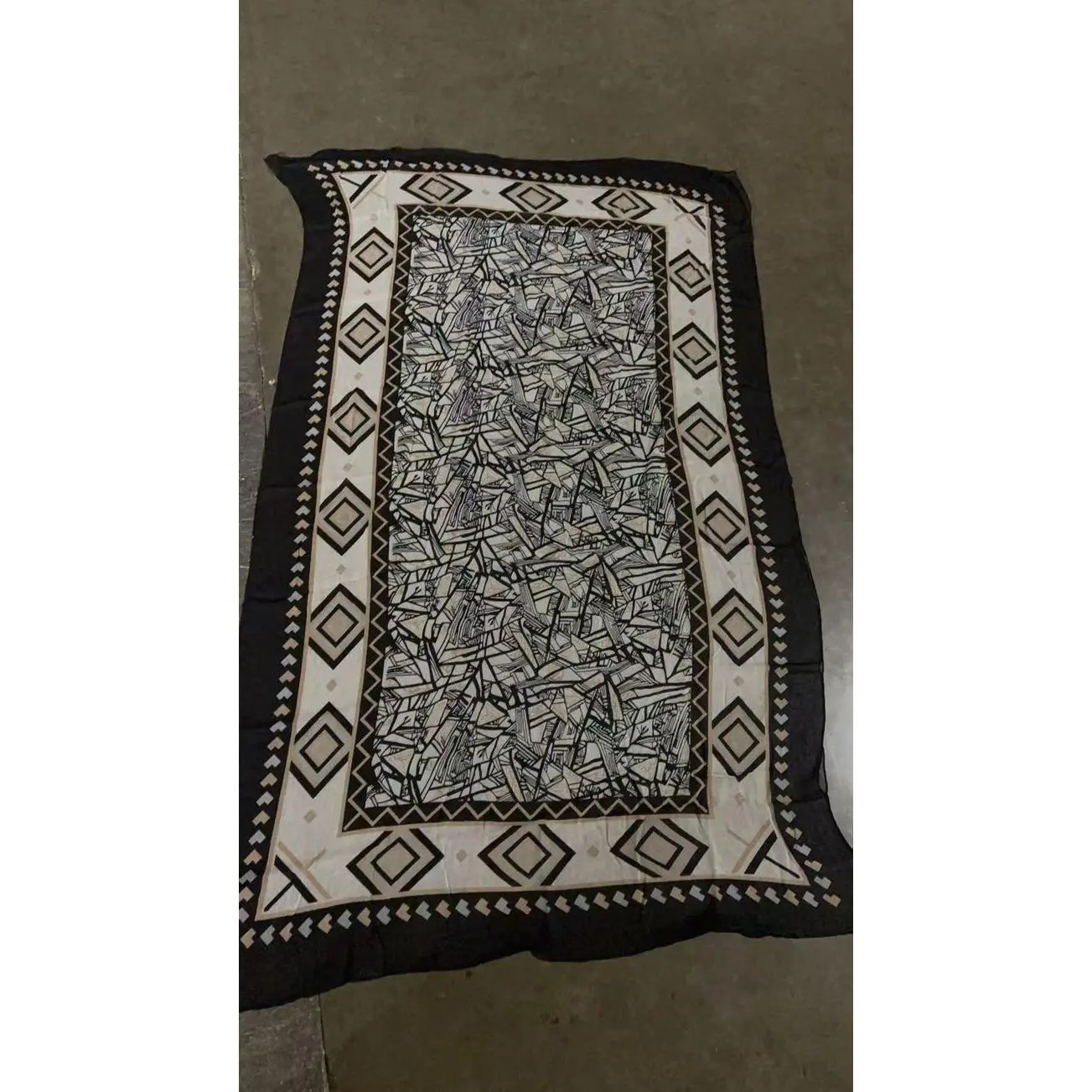 Geometric Print Scarf, Lightweight Polyester Shawl, 42 x 66 Inch Fashion Headwrap, Versatile Travel Accessory for Women