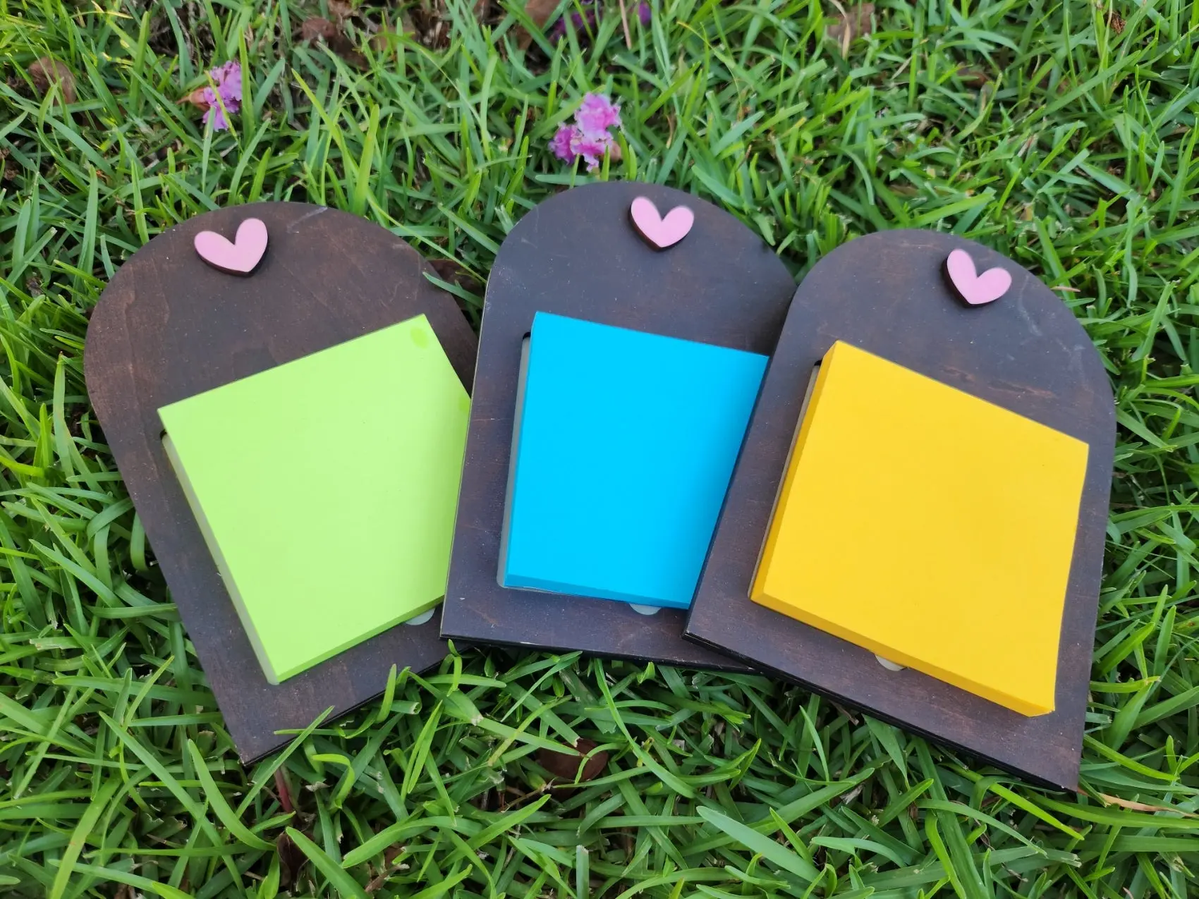 Personalized Wooden Post-it® Holder – Custom Heart Detail