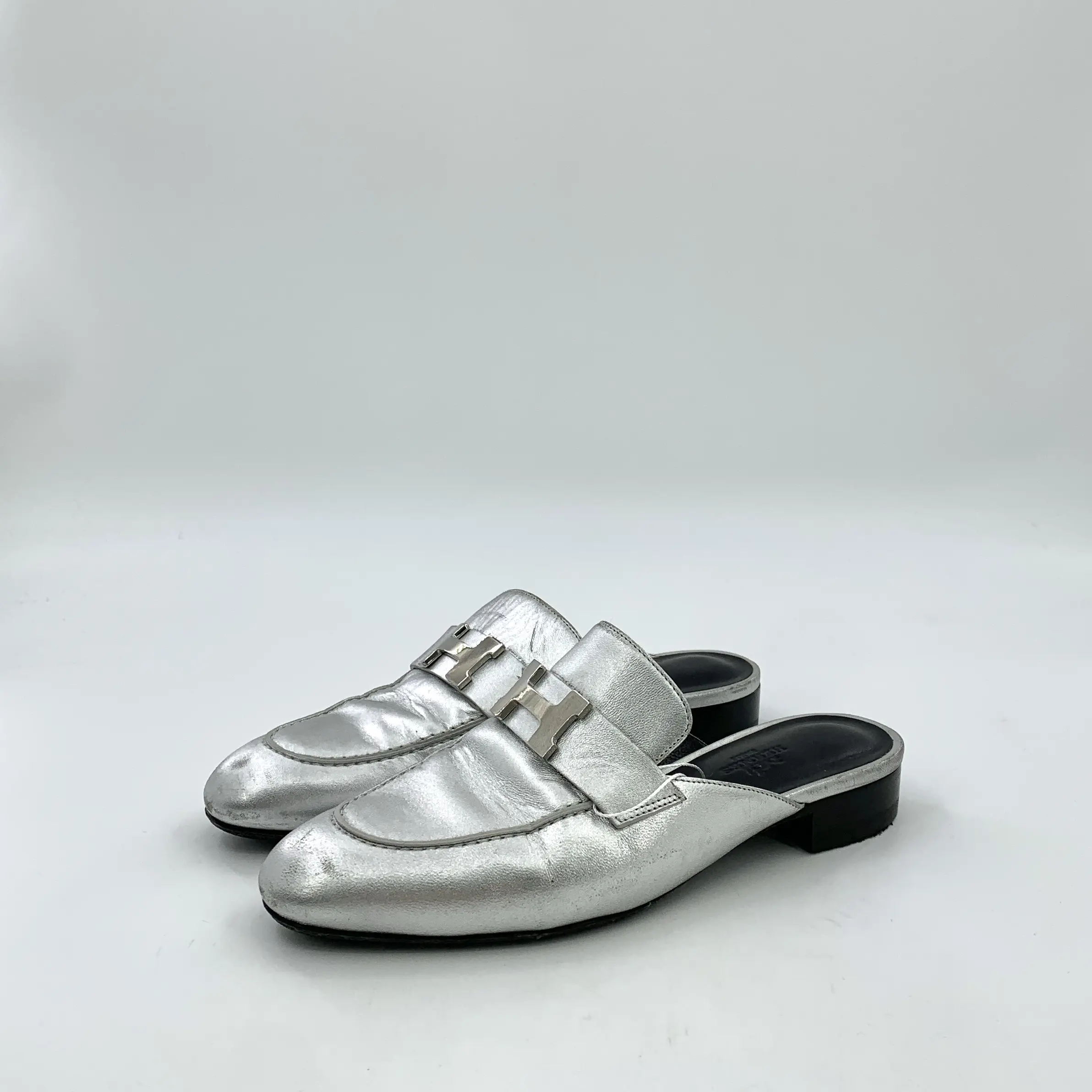 RDLTS— Hermès Trocadero Silver Goatskin Mule Sandals Size US 5.5