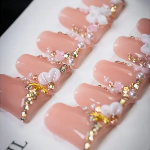 10pcs Y2K Style White Bow Short Duck Nails, Handmade Gold Flower Accent Pink Press On Nails, Acrylic Fake Nails, Decorative Nails, Nude Pink Base With White Bow, Gold Flower, Rhinestone Decorations, Suitable For Daily, Work, Party