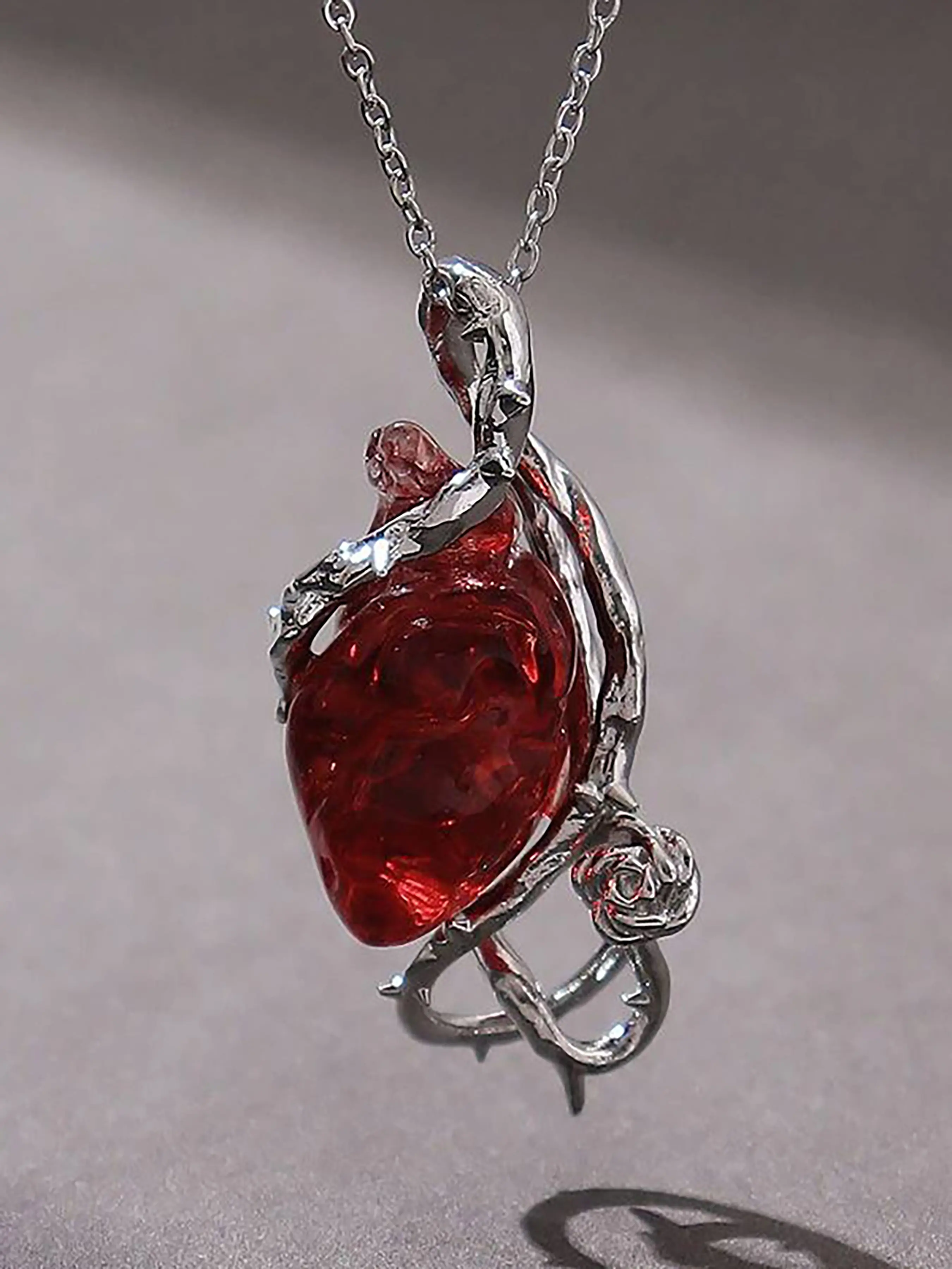 Couple Necklace Heart Pendant Stainless Steel Chain, Casual Fashion Jewelry Gift for Boyfriend Girlfriend, All Seasons Durable Fashion Accessory, Filigree Pendant Necklace
