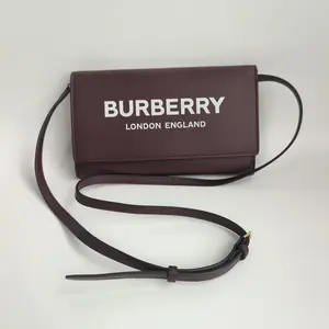 Pre-owned BURBERRY leather Crossbody Bags Calfskin Logo Hazelmere Wallet With Detachable Strap Mahogany Red JV00329