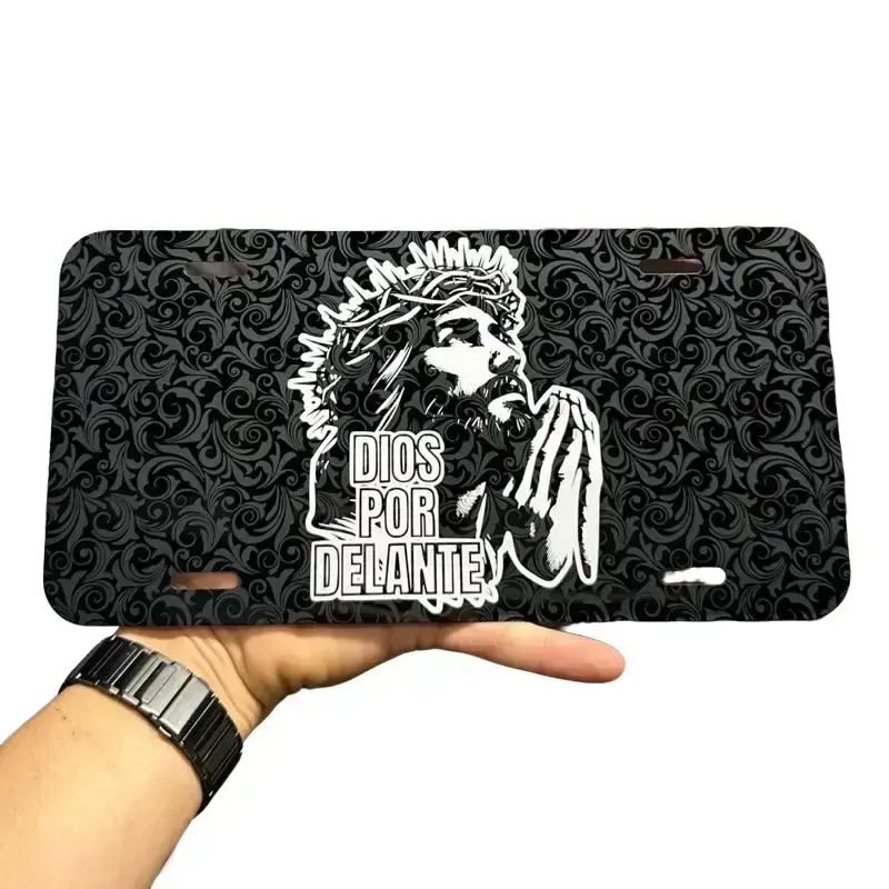 Dios For Delante Aluminum Novelty Front License Plate - Personalizable Automotive Exterior Accessory, Pre-Drilled Holes, Lightweight Metal, Easy Installation, Ideal Gift for Car Enthusiasts, Novelty License Plate