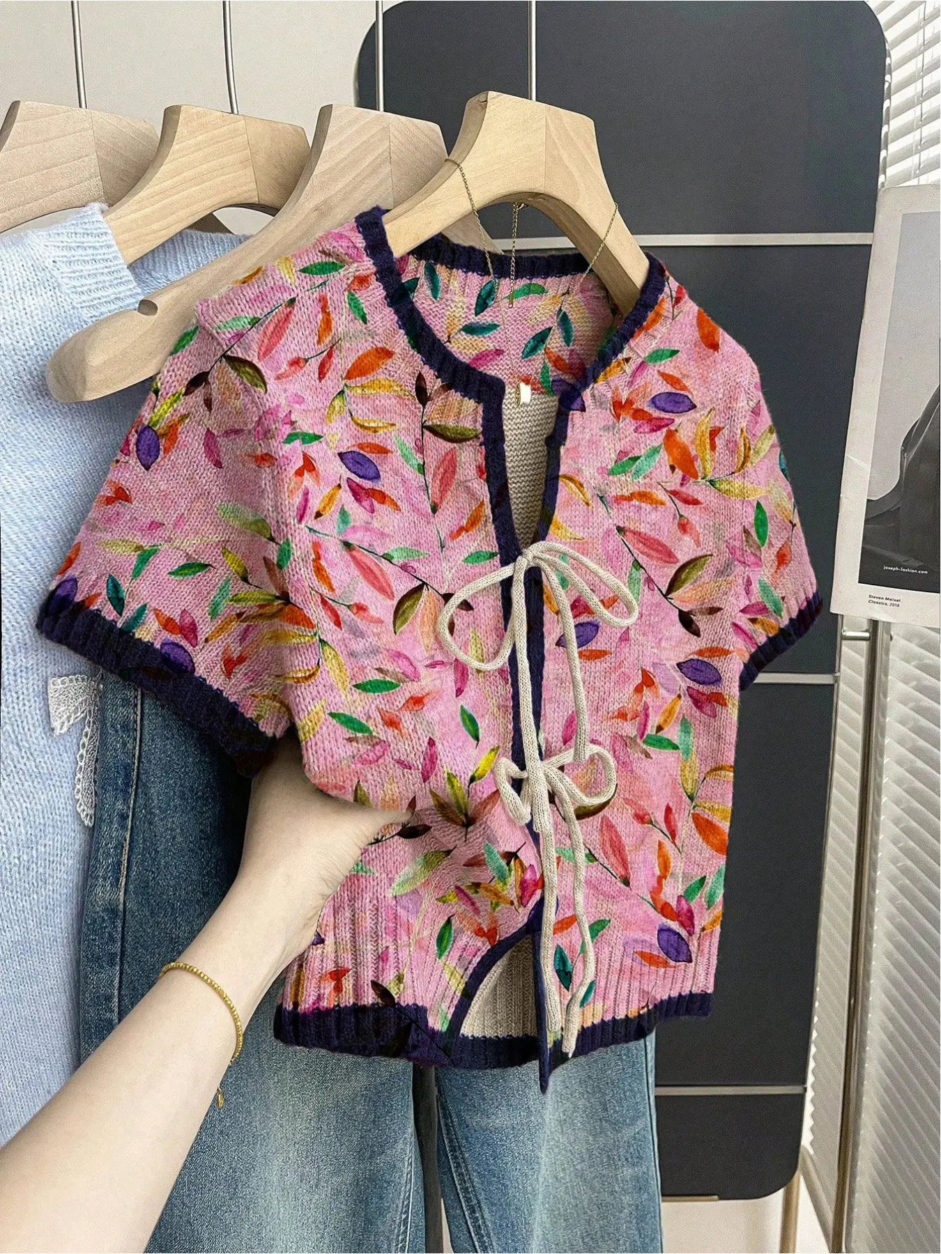 Bohemian casual vacation style loose round neck pink contrast leaf print short sleeve knit top, front tie design, contrast piping, khaki, women's spring summer casual top Womenswear