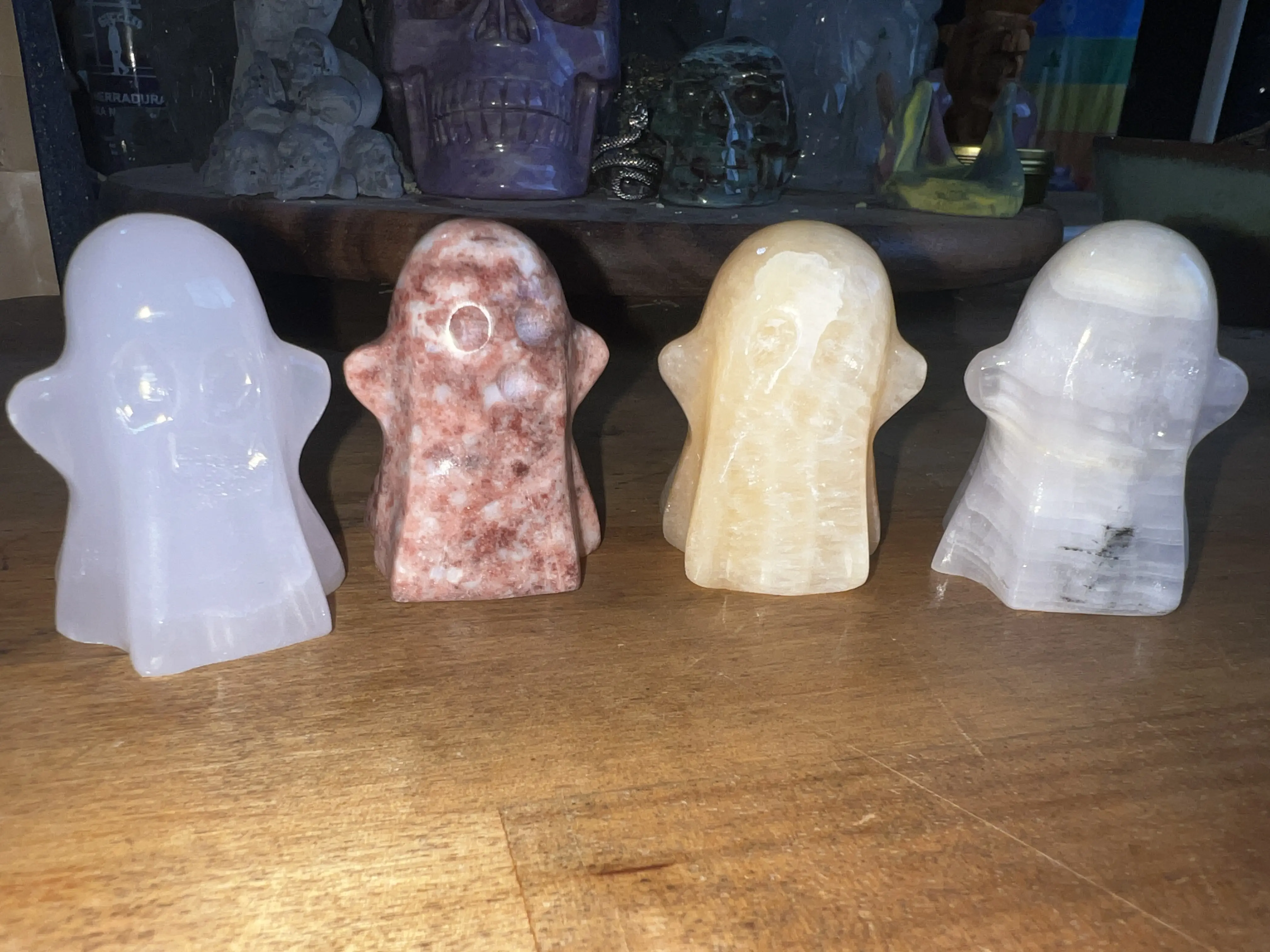 Mixed Calcite Halloween Crystal Ghost Carvings - Peru-Sourced Natural Crystal Decoration, Healing & Protective Properties, Home Ornament for Halloween Enthusiasts, Healing And Protective Properties