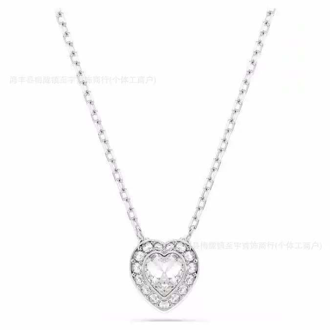 Love Roman necklace single diamond