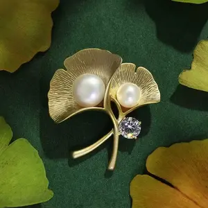 New Luxury Pearl & Alloy Brooch, Elegant & Minimalist Pin for Coat & Suit