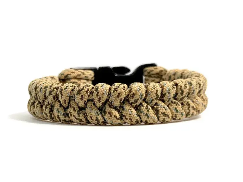 Engineered Fishtail Paracord Bracelet in Desert Camo