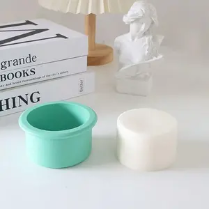 1 piece circular cake embryo silicone mold, aromatherapy candle making mold, gypsum mold, the mold is very thick and of good quality, very suitable for making cake candles.