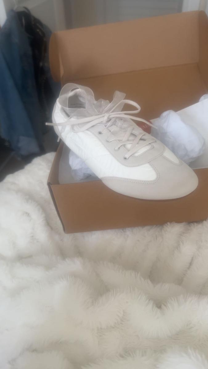 Item: White Smokey Grey, US8.5