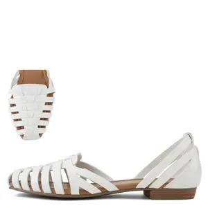 Women's Sandals with a Strappy Woven Design, Flat Casual Shoe for Comfortable All-Day Summer Wear