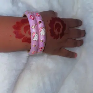 Pink and Floral Bangle Set for Kids - Adorable Kitty Design with Gold Accents - Perfect for Children's Parties and Everyday Wear