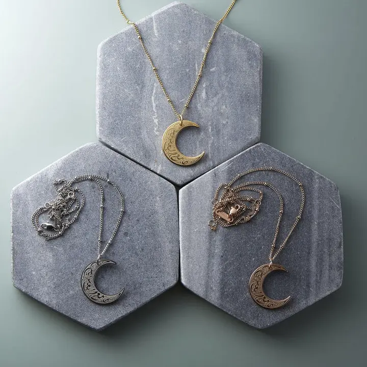 Crescent Moon Pendant Necklace with Ayatul Kursi Calligraphy, 18-Carat Gold Plated Steel Chain, Waterproof Religious Jewelry for Daily Wear, Plated Metal, Women